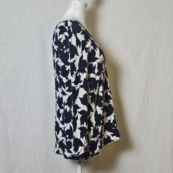 CeCe By Cynthia Steffe Blue/White Floral Long Sleeve Soft Womens Sweater Sz M - Picture 2 of 9